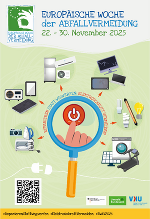 Plakat zeigt verschiedene Elektroaltgeräte wie PCs, Bügeleisen, Radio, Kochplatte, Glühbirnen, Handy, Kühlschrank. 